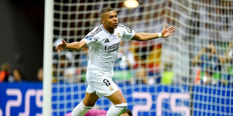 Mbappe đã có khởi đầu rất tốt khi ghi bàn trong trận tranh siêu cúp châu Âu