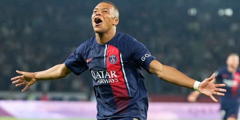 Mbappe đã vươn lên trở thành siêu sao bóng đá khi khoác áo cho PSG